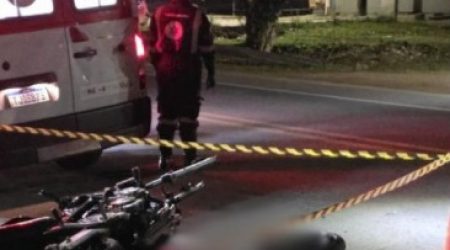 Casal morre em acidente na Rio-Santos após colisão entre moto e caminhonete em Ubatuba