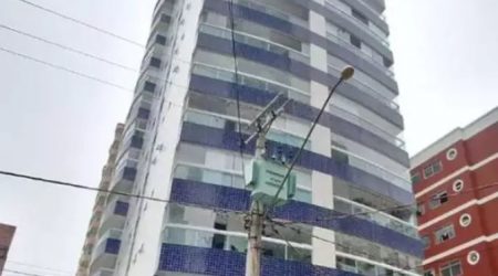 Idoso morre após cair do 15º andar ao instalar luzes de Natal em sacada de prédio em Praia Grande