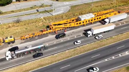 Supercarga na Via Dutra provoca interferências no tráfego entre Pindamonhangaba e Roseira nesta segunda (23)