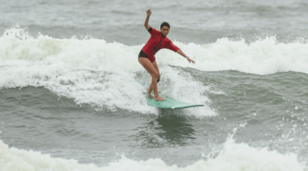 Surfista de Caraguá, Katellyn Oliveira é bicampeã brasileira sub-18 de longboard