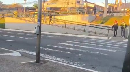 Falhas no semáforo da avenida Tancredo Neves foram causadas por furtos de fiação, informa prefeitura!