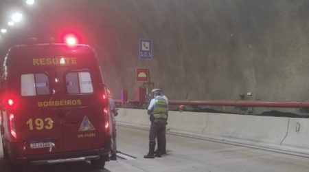 Acidente no Contorno Sul da Rodovia dos Tamoios mobilizou equipes de resgate em São Sebastião.