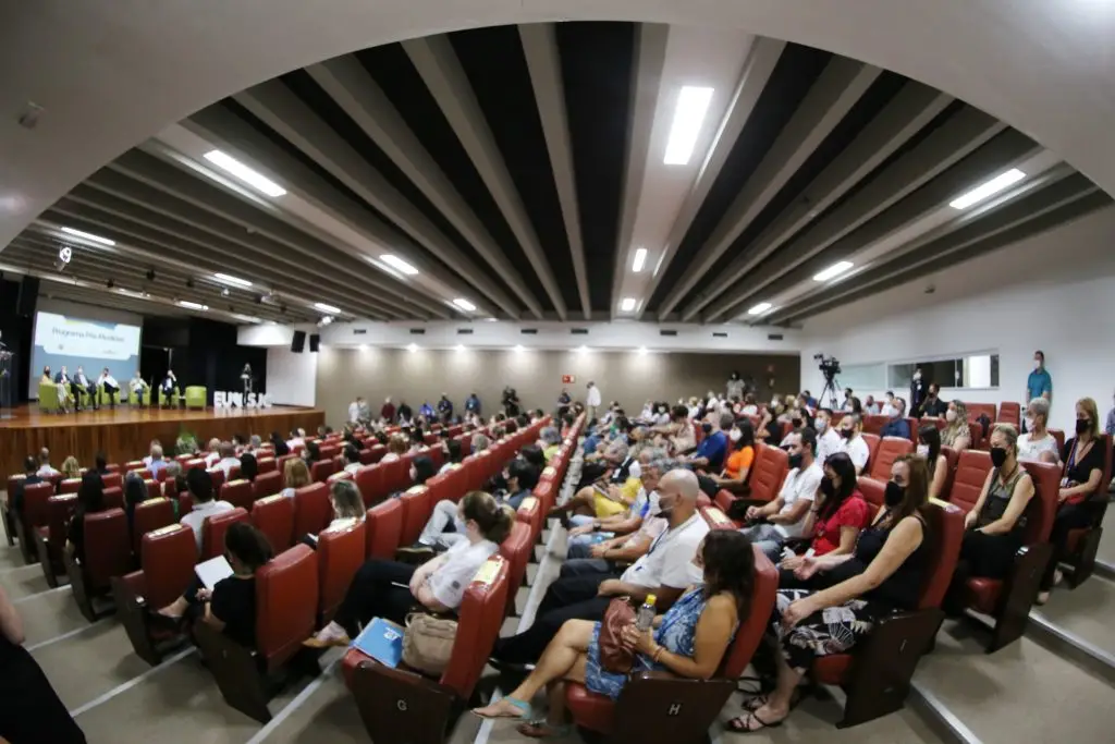 Polo da Universidade Aberta do Brasil tem 35 vagas gratuitas para pós-graduação em Química