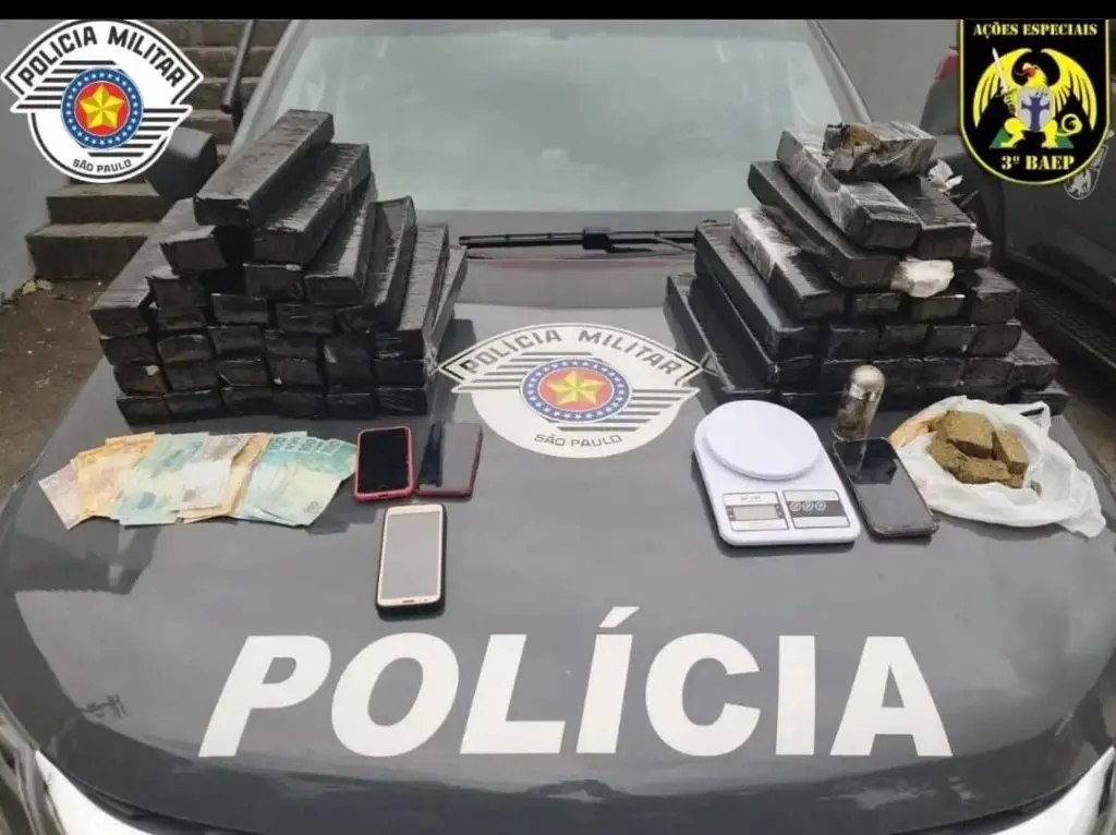 Homem, mãe e filho são detidos com 48 quilos de maconha no Jardim Itapuã!