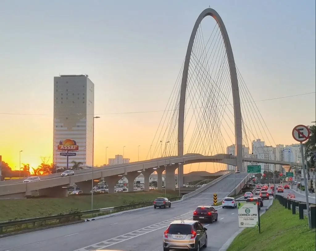 Onda de calor atinge pico na região do Vale do Paraíba e Litoral Norte neste final de semana
