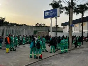 Mobilização dos trabalhadores da coleta de lixo resulta em conquista de direitos e normalização dos serviços
