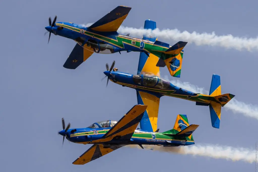 Show no céu: São José recebe esquadrilha da fumaça