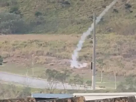 Flagra de jovens soltando fogos no Urbanova causa preocupação