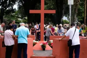 Dia de Finados Cerca de 50 mil visitantes devem visitar cemitérios em São José