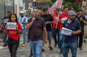 Metalúrgicos protestam por dívida trabalhista na Avibras