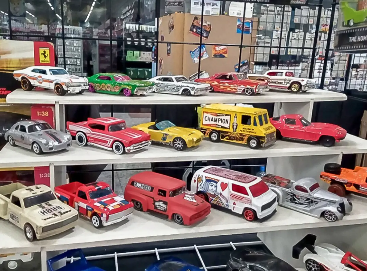 Exposição de minicarros é atração em shopping de São José dos Campos