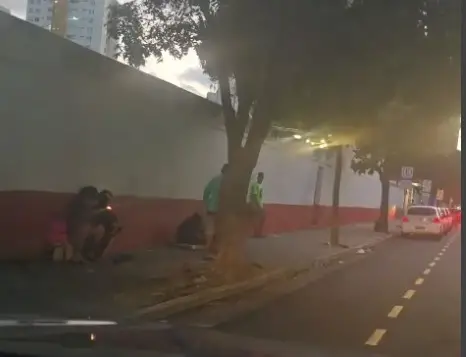 Cracolândia na Travessa César Leite gera insegurança no centro de São José dos Campos