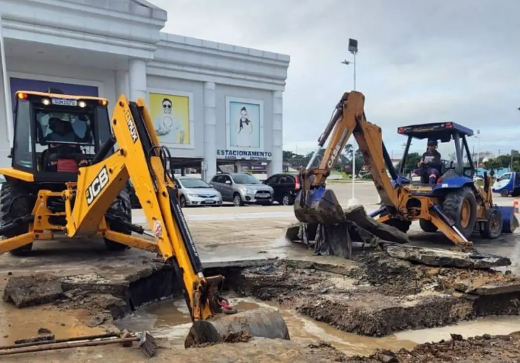 Rompimento de adutora afeta abastecimento de água em 36 bairros de Jacareí neste sábado