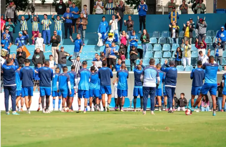 Águia recebe torcida em treino antes do Clássico do Vale, que ocorre no domingo!
