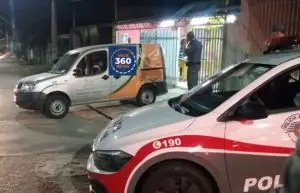 Homem é morto no bar da própria mãe por criminosos mascarados em Taubaté