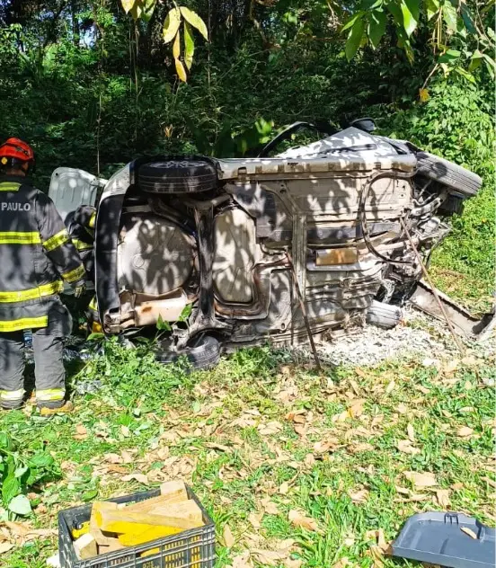 Colisão entre carro e caminhão deixa vítima fatal na Rio-Santos, em Caraguá