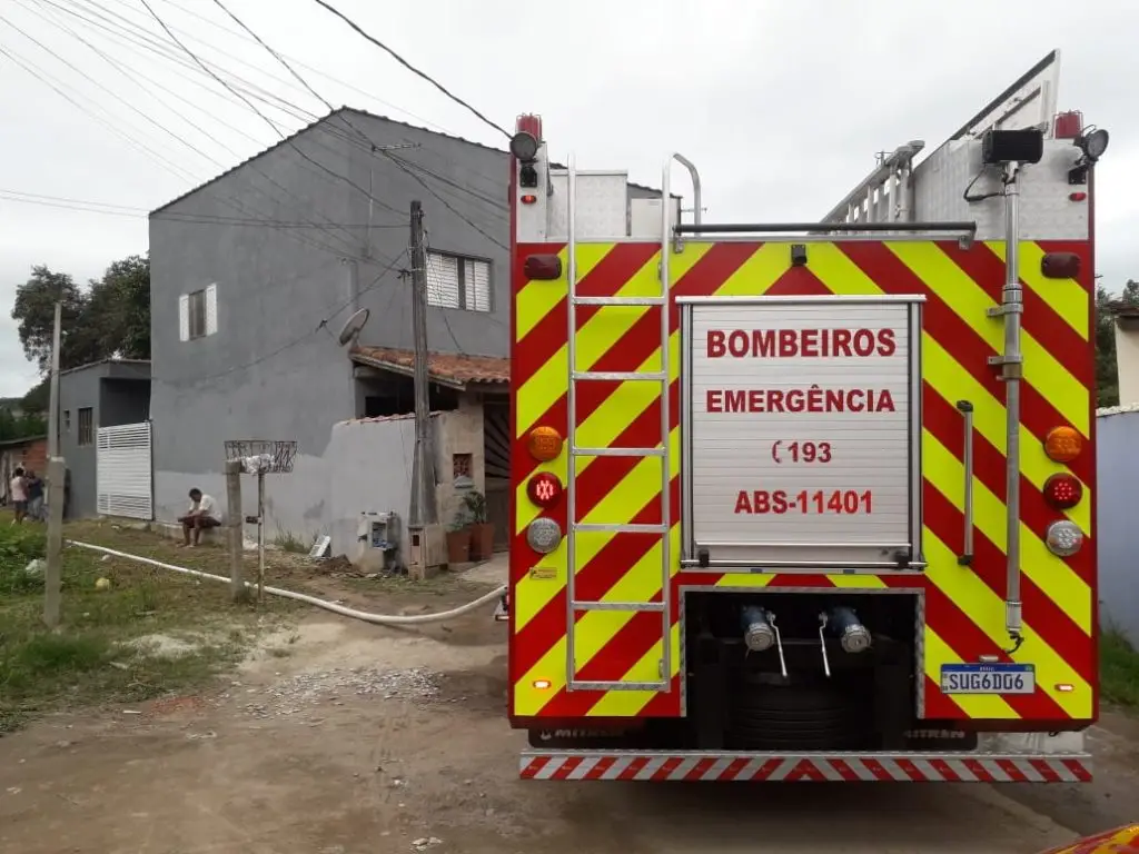 Corpo carbonizado é encontrado em casa após incêndio na Martim de Sá