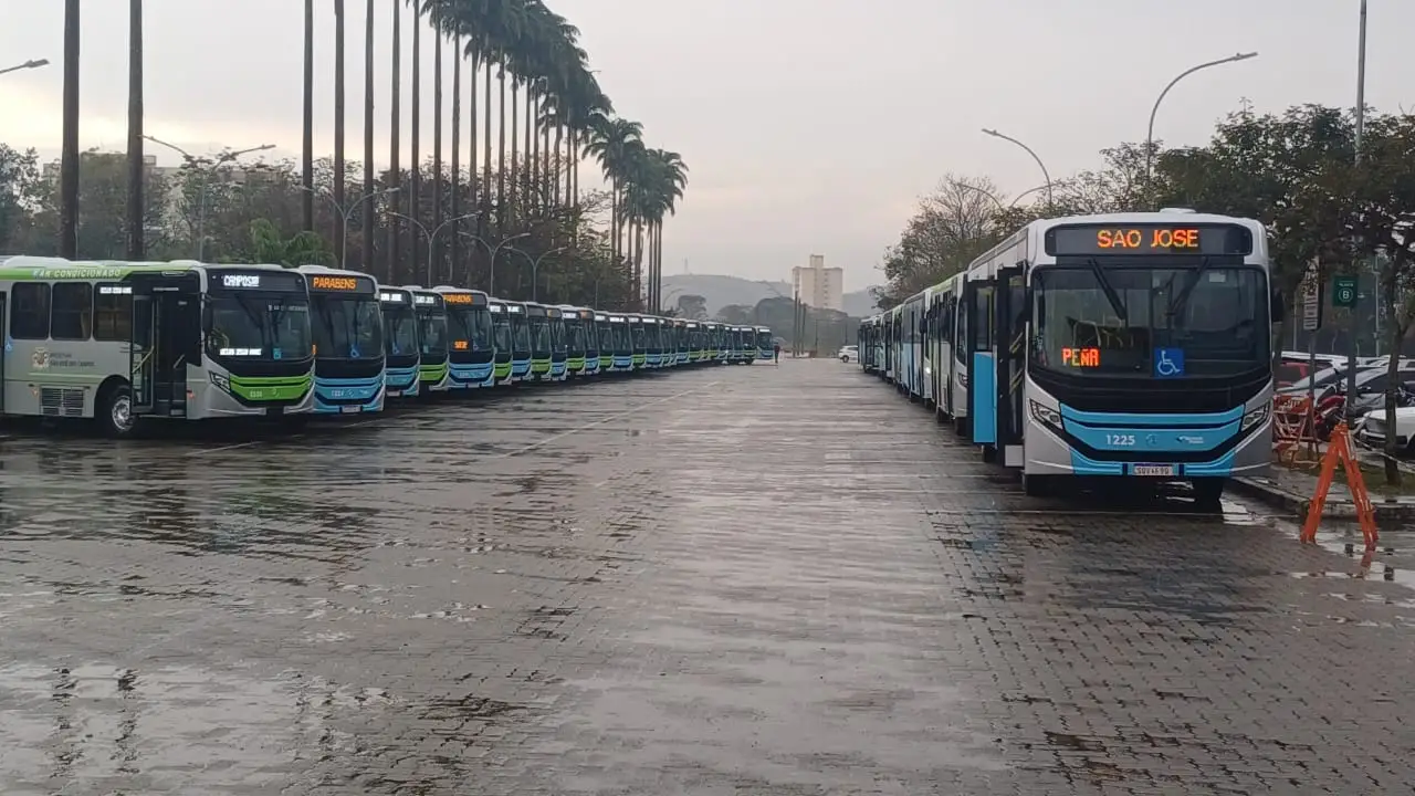 Moradores reclamam de ônibus sujo na zona norte de São José dos Campos