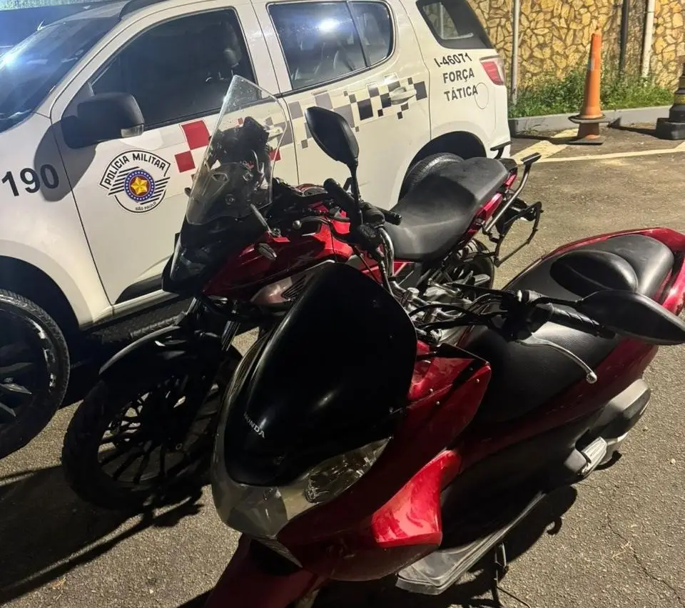 PM prende suspeitos sul de São José dos Campos e recupera motos furtadas na região 
