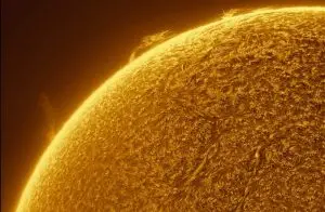 Distúrbios geomagnéticos gerados pelo Sol aumentam risco de infarto, aponta estudo feito com dados de São José