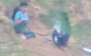 Brian, de 8 anos, recebe certificado de coragem por salvar cachorro em perigo!