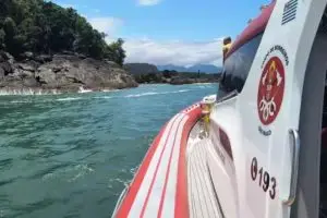 Dois corpos de tripulantes de lancha naufragada são encontrados em S. Sebastião