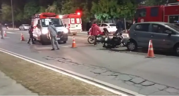 Idoso de 65 anos é atropelado ao tentar socorrer motociclista ferido