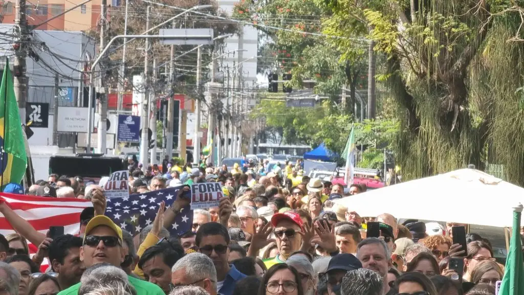 Manifestações pró-Bolsonaro reúnem multidão em São José dos Campos