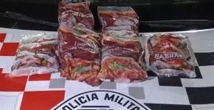 Segurança aciona PM, e homem é preso por furtar linguiça em supermercado no centro de SJC