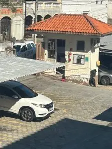 Tentativa de feminicídio São José dos Campos deixa mulher ferida com três tesouradas no Bosque dos Eucaliptos; ex-marido é procurado.