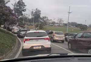 Trânsito na zona leste trava ruas do Vista Verde e Motorama
