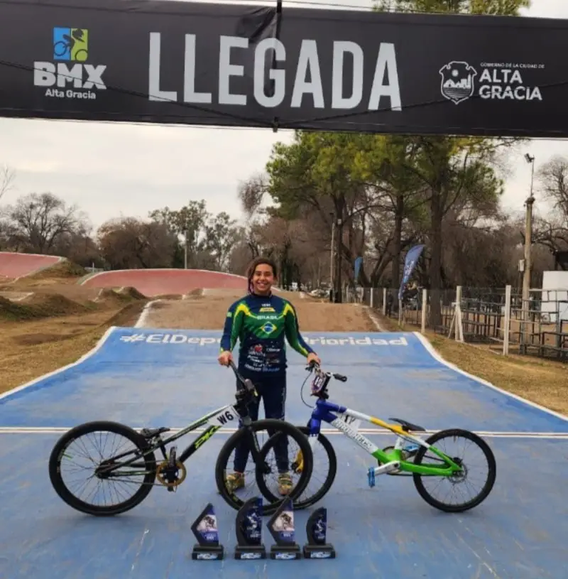 Joseense Manu Ramos é campeã sul-americana de BMX na Argentina