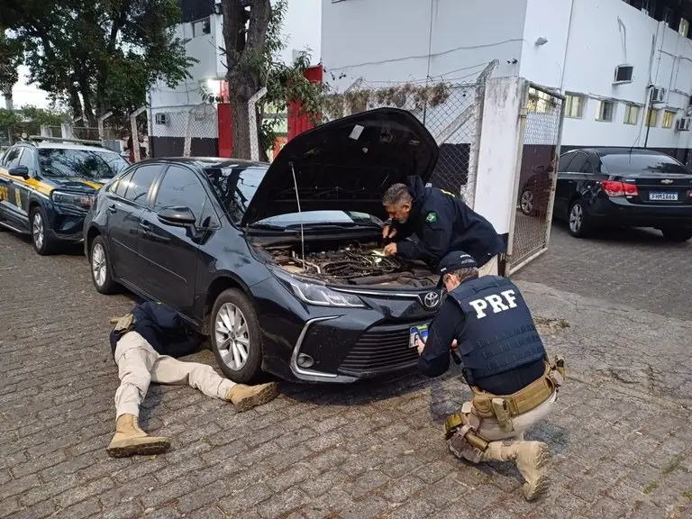 Após perseguição em Lavrinhas, PRF recupera carro roubado