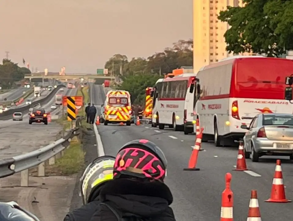 Acidente fatal Via Dutra deixa passageira morta em São José dos Campos
