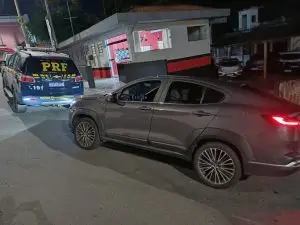 Carro roubado no Rio é recuperado na Via Dutra pela PRF!