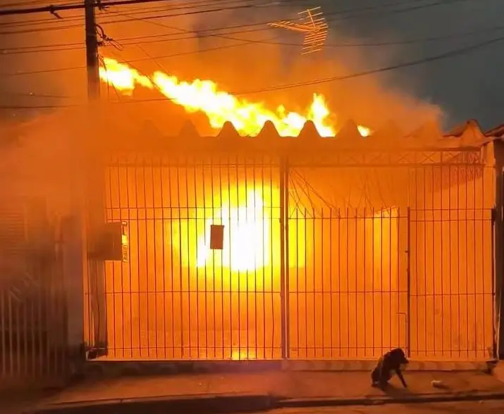 Incêndio em residência no Jardim Ismênia em São José