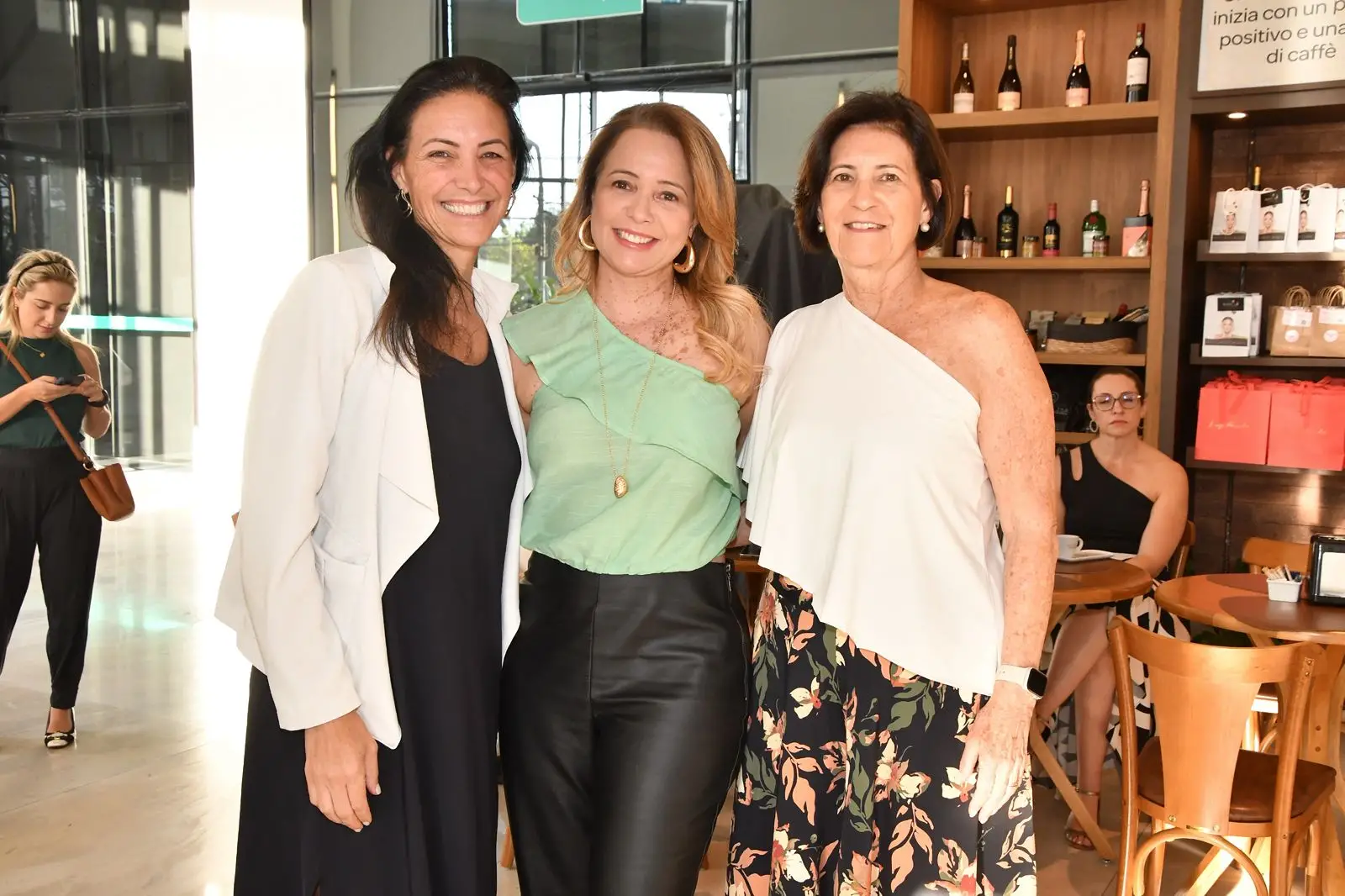 Fabíola e Kelce Molina com Alessandra Labat