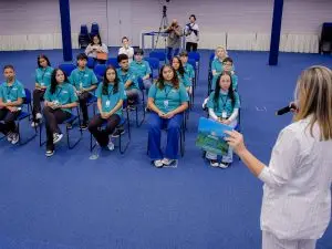 Adolescentes do Parlamento Jovem de São Sebastião visitam a Câmara de São José dos Campos
