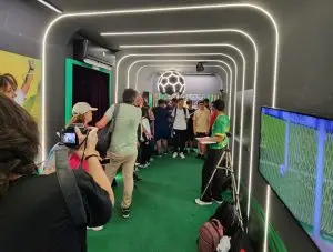 Caravana do Futebol Feminino estaciona em shopping de São José dos Campos