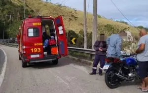 Acidente de moto na Rio-Santos deixa jovem ferido em Caraguatatuba