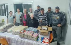 Polícia Militar realiza doação de alimentos a família vulnerável e entidade em Jacareí