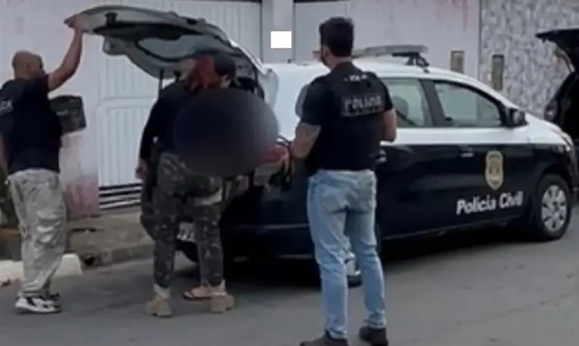 Polícia Civil prende mãe e filho por tráfico de drogas em Caraguatatuba 