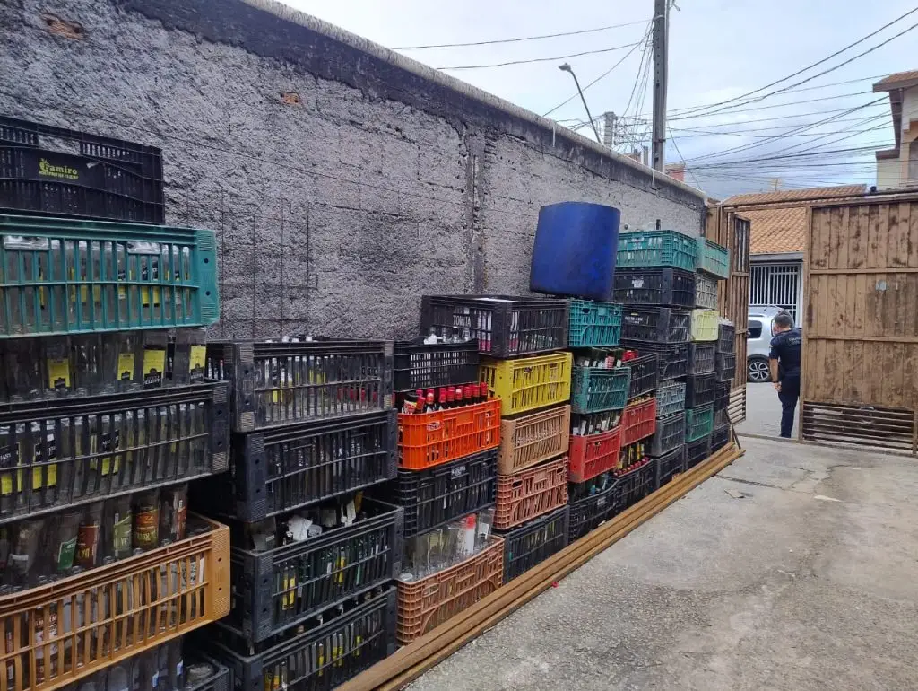 Distribuidora clandestina de bebidas é interditada na zona sul de São José