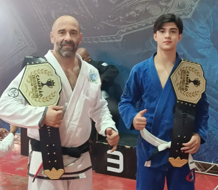 Pai e filho campeões mostram força e união no jiu-jítsu!
