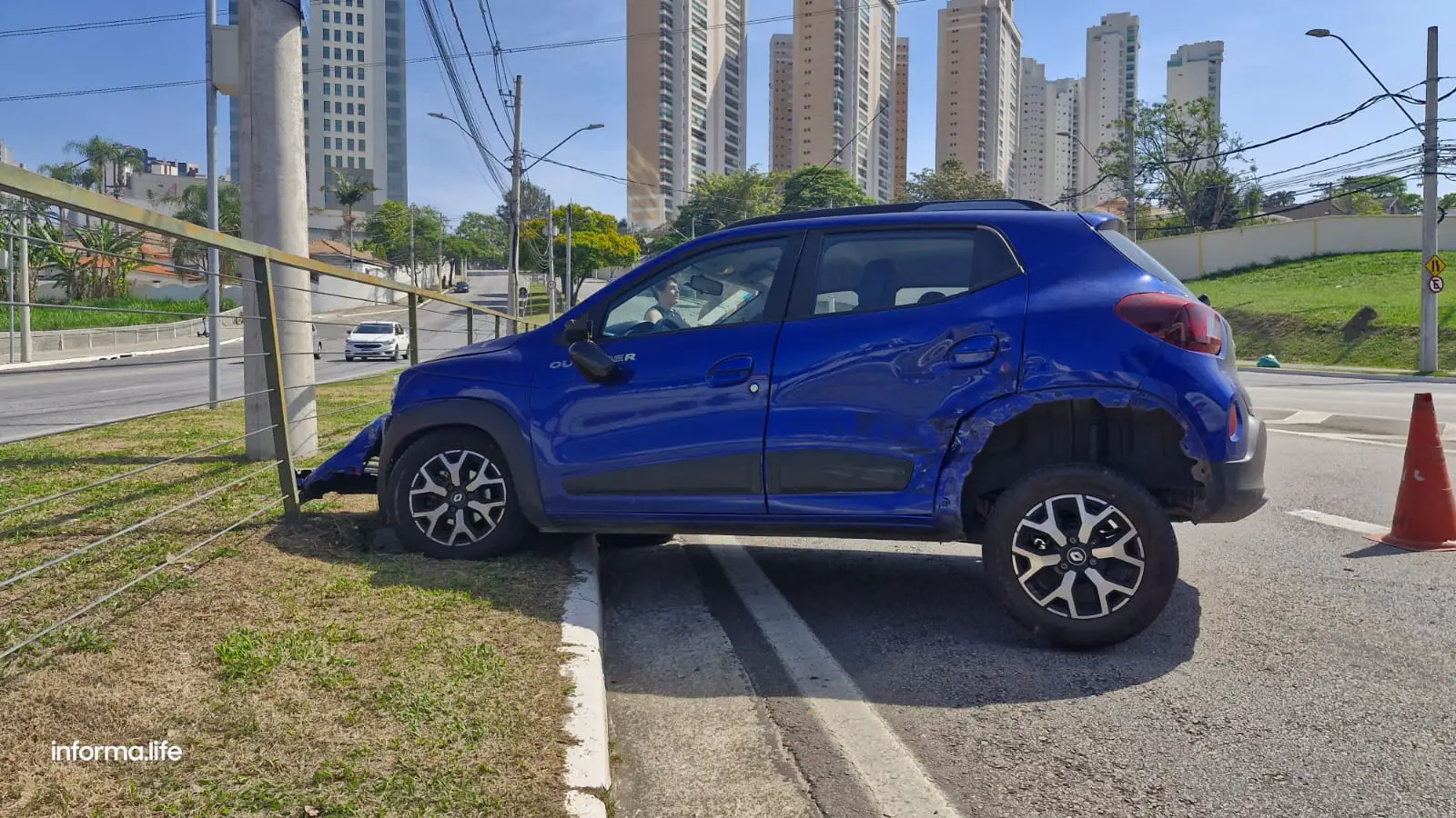 Acidente na avenida São João próximo à Ponte Estaiada