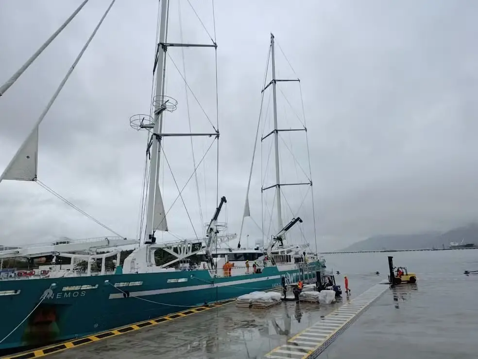 Cargueiro movido a vento leva café e cacau de São Sebastião à Europa 