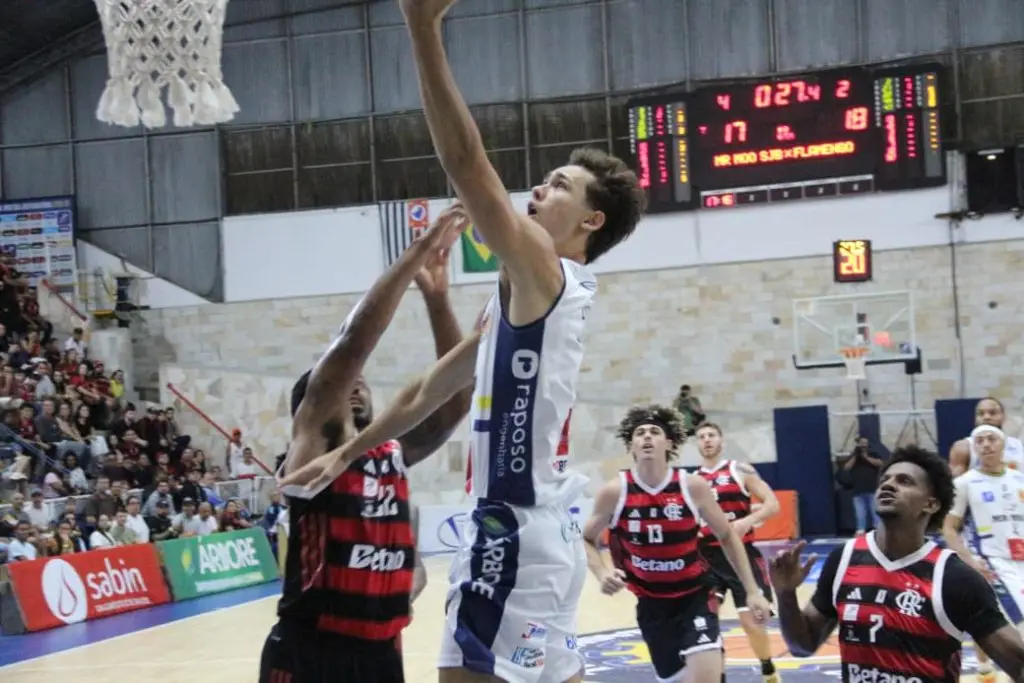 São José luta, mas é superado pelo Flamengo no Linneu!