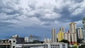 Alerta da Defesa Civil confirma rajadas de 109 kmh em São José e lista ocorrências por cidade