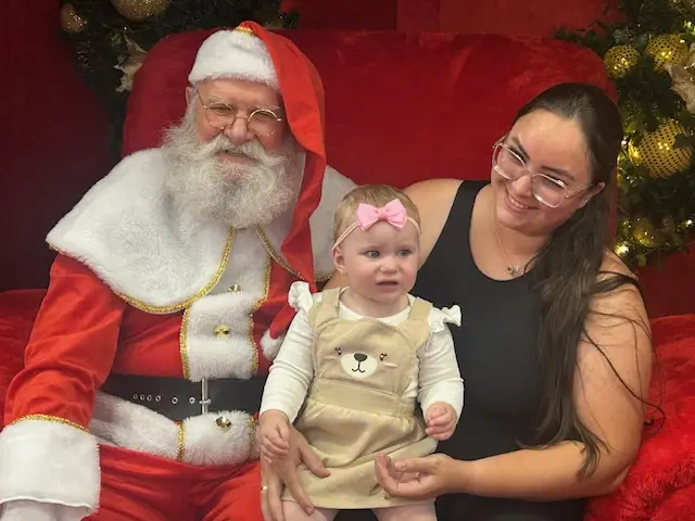 Magia do Natal: chegada do Papai Noel emociona famílias em São José dos Campos