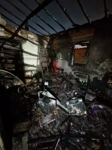 Incêndio em residência mobiliza bombeiros e salva idoso acamado na Vila Paiva